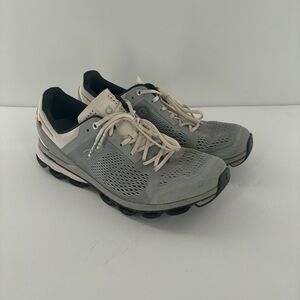 On Running Cloud Surfer Shoes Women’s Size 9.5